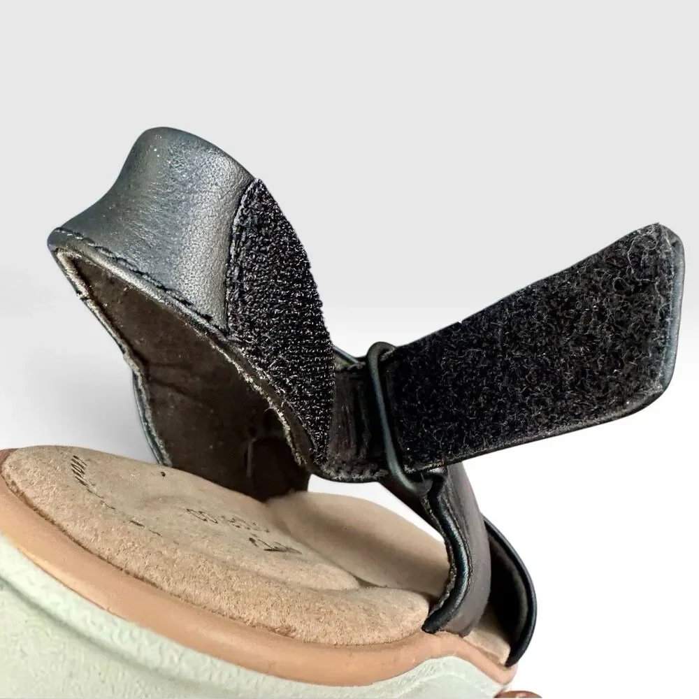 Clarks Collection Womens 7M Black Leather Wedge Sandals Ultimate Comfort